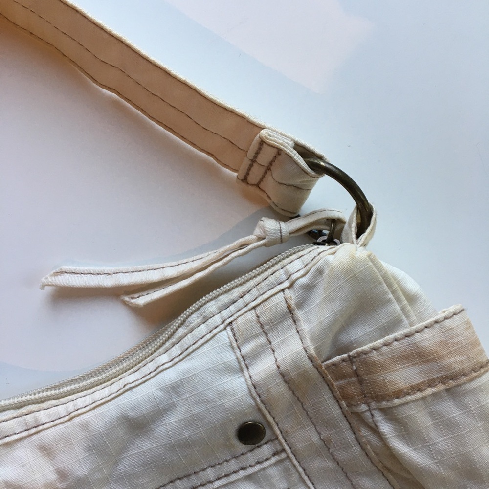 Mini cream shoulder bag with zipper